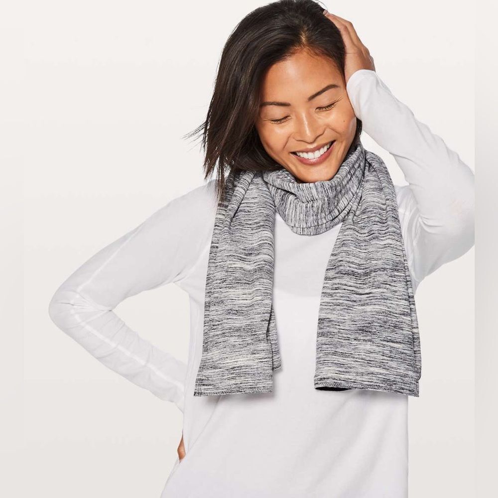 Lululemon Vinyasa Scarf Rulu Space Dye Camo Black White